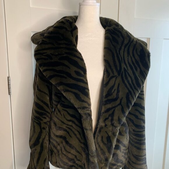 NEW Anthropologie Sanctuary Green Zebra Print Faux Fur Jacket Size Medium - Picture 6 of 16